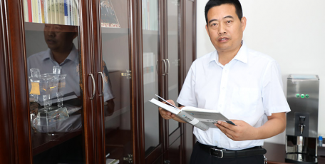 第八屆陜西省優(yōu)秀企業(yè)家風(fēng)采 ——陜西生態(tài)水泥股份有限公司 總經(jīng)理  周紅