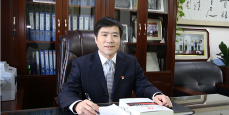 第八屆陜西省優(yōu)秀企業(yè)家風(fēng)采 ——銅川欣榮配售電有限公司 黨總支書記、執(zhí)行董事、總經(jīng)理 侯惠民