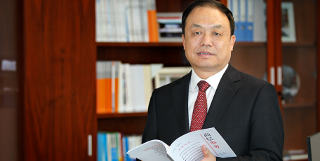 第八屆陜西省優(yōu)秀企業(yè)家風采 ——陜西延長石油礦業(yè)有限責任公司 執(zhí)行董事 總經(jīng)理  魏效農(nóng)