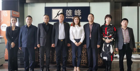 喜訊I雄峰集團(tuán)董事長楊立智榮獲“新時(shí)代誠信影響力人物”、雄峰集團(tuán)榮獲“全國質(zhì)量、服務(wù)、經(jīng)營誠信示范單位”