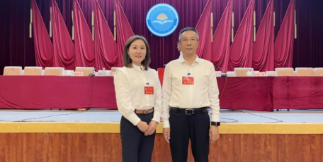 熱烈祝賀I雄峰集團(tuán)總經(jīng)理劉麗恒當(dāng)選渭南市工商業(yè)聯(lián)合會(huì)（總商會(huì)）第六屆工商聯(lián)副主席